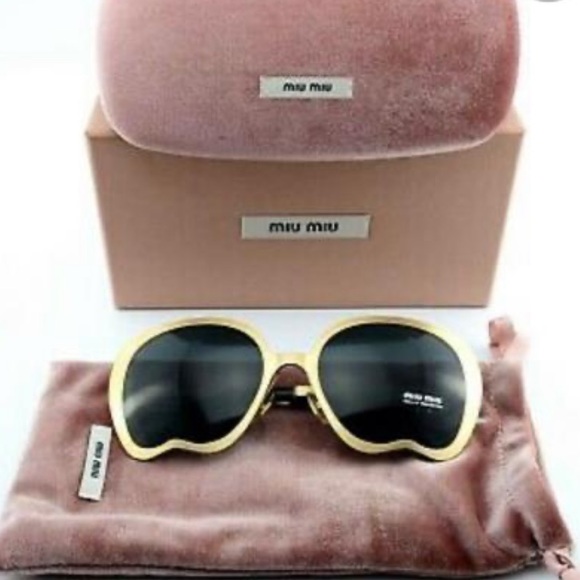 Miu Miu Big Apple Sunglasses. - Picture 5 of 7